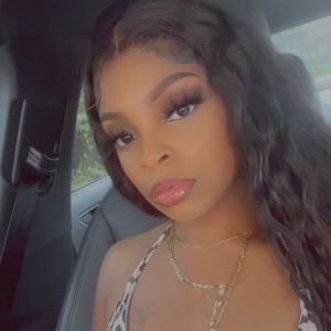 Meet your Posher, Chanel